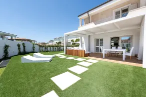 Cozy House with garden & pool - Image 4