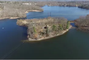 Private lake ”Island” near Boston - Image 3