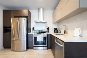 Stylish Oasis: 2 King BR w/Parking,Near DT&Airport - Image 5