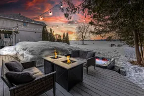 White Oaks Beachfront Hideaway w/ Hot Tub - Barrie - Image 4
