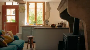 Cosy, country retreat with hot tub and view - Image 3