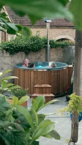 Cosy, country retreat with hot tub and view - Image 2