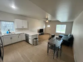 408 Unit Entire 3 Bedroom Townhouse - Image 4