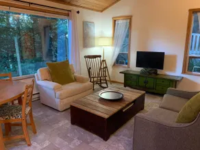 Thimbleberry Suite | Cozy Forest Stay Near Ganges - Image 3