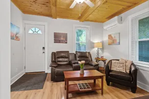 Cozy Guest House Stay - Downtown MQT - Image 3