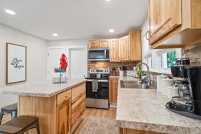 Cozy Guest House Stay - Downtown MQT - Image 2