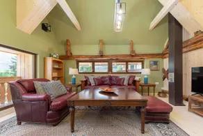 Luxury Four-Bedroom Farmhouse Apartment - Image 5