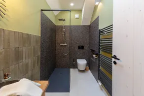 Luxury Four-Bedroom Farmhouse Apartment - Image 3