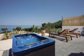 Seafront Luxury Villa | Private Beach | Jetted Tub - Image 2