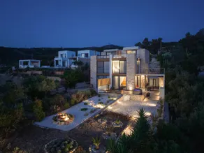 Seafront Luxury Villa | Private Beach | Jetted Tub - Image 4