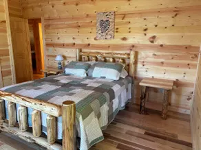 Lake front cabin with hot tub - Image 3
