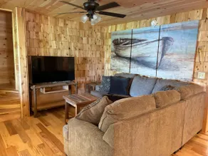 Lake front cabin with hot tub - Image 2