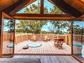 ”Céleste” cabin with hot tub - Image 3