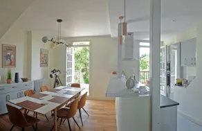 Beautiful 4 Bedroom Townhouse with Garden and Pool - Image 3