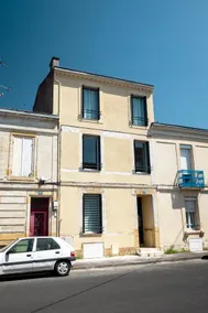 Beautiful 4 Bedroom Townhouse with Garden and Pool - Image 5