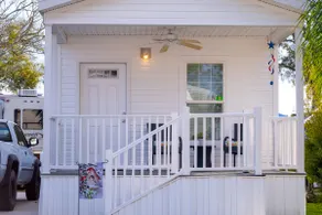 Cozy Home in RV Resort - Image 2