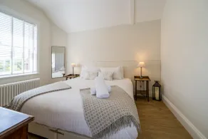 Beautiful retreat by the River Severn with parking - Image 5