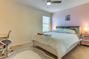 Close Mall, food, pool , pets friendly, self check - Image 3