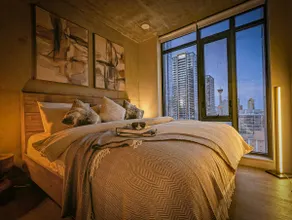 Calgary Tower View |King Bed | 2BR |AC |Gym - Image 4