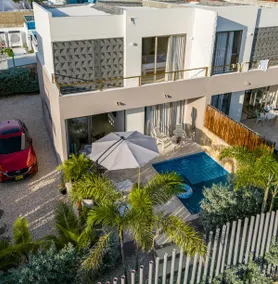 Family villa with air conditioning and private pool - Image 2