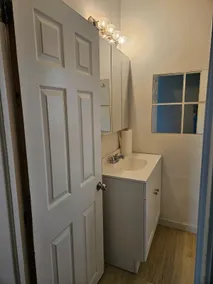 Downtown Culver upstairs apartment - Image 3