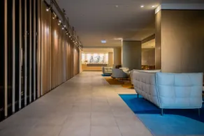 Vibrant Waterfront Docklands Living - Image 5