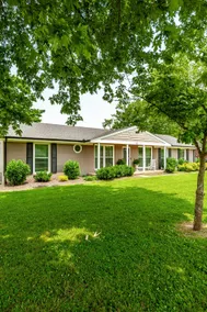 Room to move / 4 Beds Sleeps 8 / 29m to Nash - Image 3