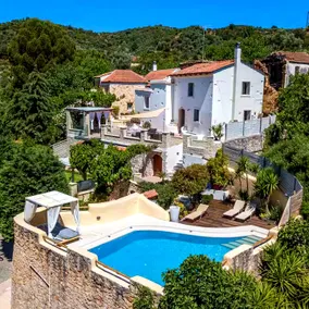 Verekinthos Villa w/Pool, Hot Tub, BBQ, Playground - Image 2