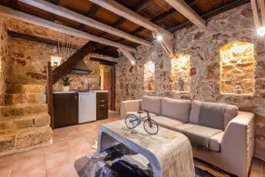 Verekinthos Villa w/Pool, Hot Tub, BBQ, Playground - Image 4