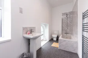 Maritime House One - 4BR for 10 Near City Centre - Image 5
