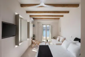 Yerma Suites Limeni - Image 2