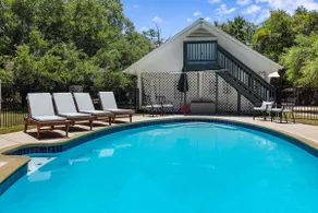 Cayce Cottage w Private Pool - Image 3