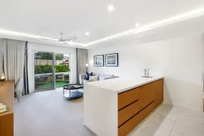 Sapphire Suite—Central Boutique Resort Vibes - Image 3