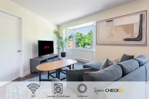 Luminous Haven 2BR: AC & Free Parking - Image 4