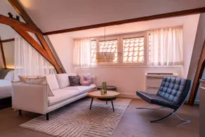 Stylish loft between city center & the beach - Image 2