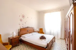 Gaeta centre, a stone's throw from serapo beach - Image 5