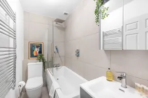 Superhost Kensington Flat near the Tube 7 mins - Image 4