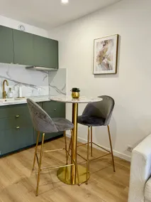 Duplex near Les Halles, quiet, air conditioning, parking 50 m away - Image 4