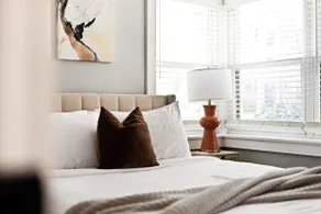 The Comfy Plaza Suite 1 BR w/Fully Stocked Kitchen - Image 2
