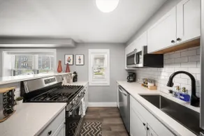 The Comfy Plaza Suite 1 BR w/Fully Stocked Kitchen - Image 4