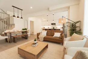 Spotless 5 bed and 4 bath with Wi Fi and 1hr to Niagara - Image 3