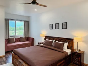 2 BR Villa with Scenic Hill Views & Pool (2/2) - Image 4