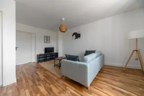 Cozy Designer Apartment with Parking - Image 3