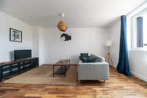 Cozy Designer Apartment with Parking - Image 4
