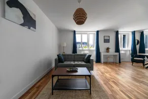 Cozy Designer Apartment with Parking - Image 2