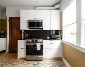 Vintage UWM Duplex on Downer - Pet-friendly 2BR - Image 2