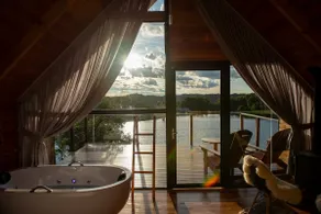 Water Cabin – Romantic Retreat with Breakfast - Image 2