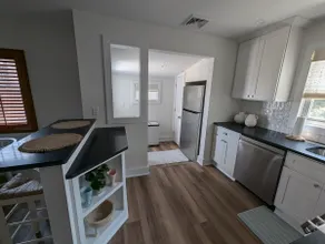 The Scoop Suite (Beach Block) - Image 3