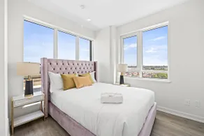 Central 3BR Penthouse • City Views + Parking - Image 2