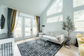 Inner City Hideout: Serenity with Big Nature Views - Image 3